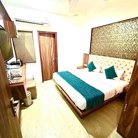 Hotel The Tomar Hospitality Nuova Delhi Esterno foto