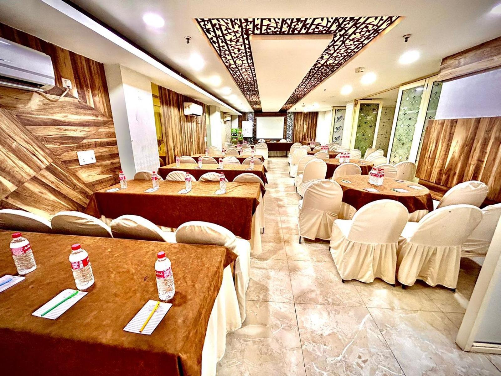 Hotel The Tomar Hospitality Nuova Delhi Esterno foto