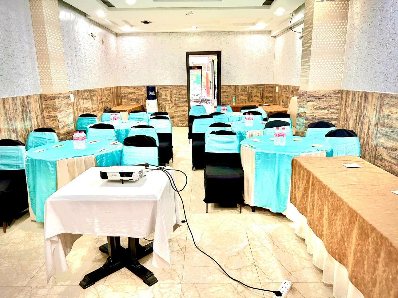 Hotel The Tomar Hospitality Nuova Delhi Esterno foto