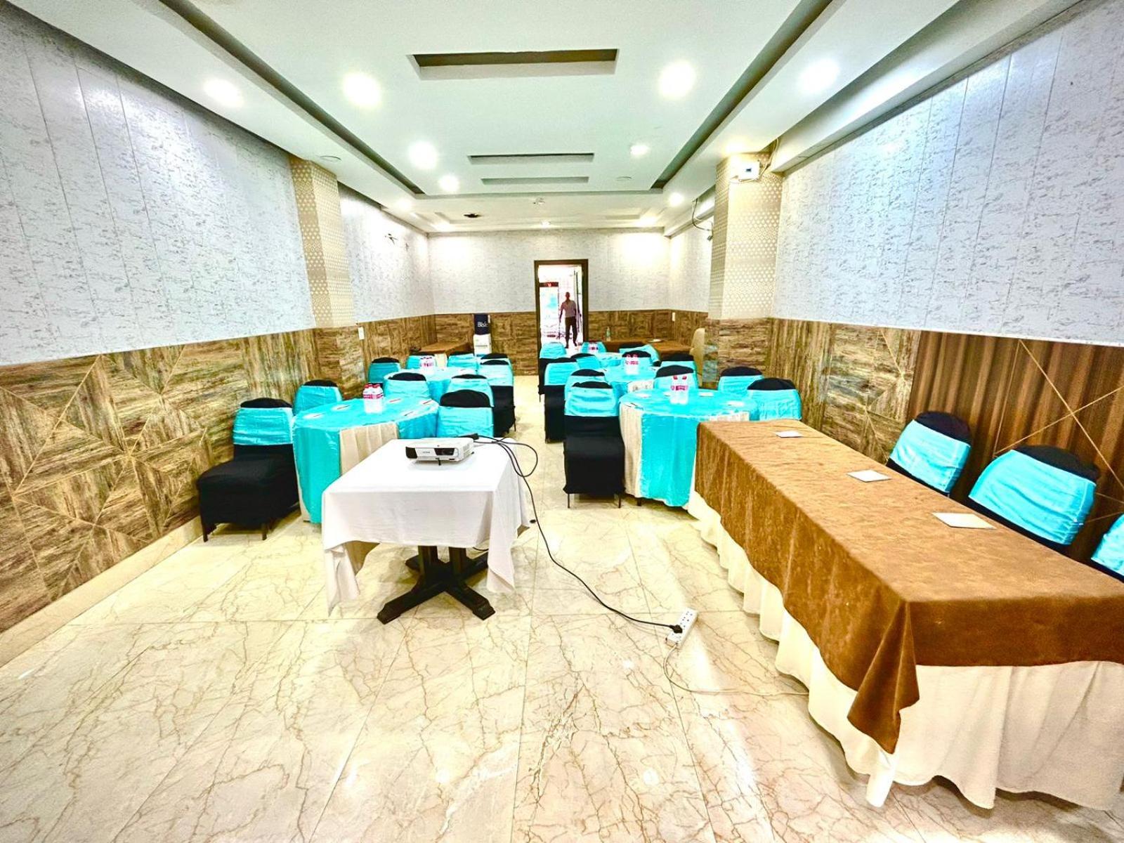 Hotel The Tomar Hospitality Nuova Delhi Esterno foto