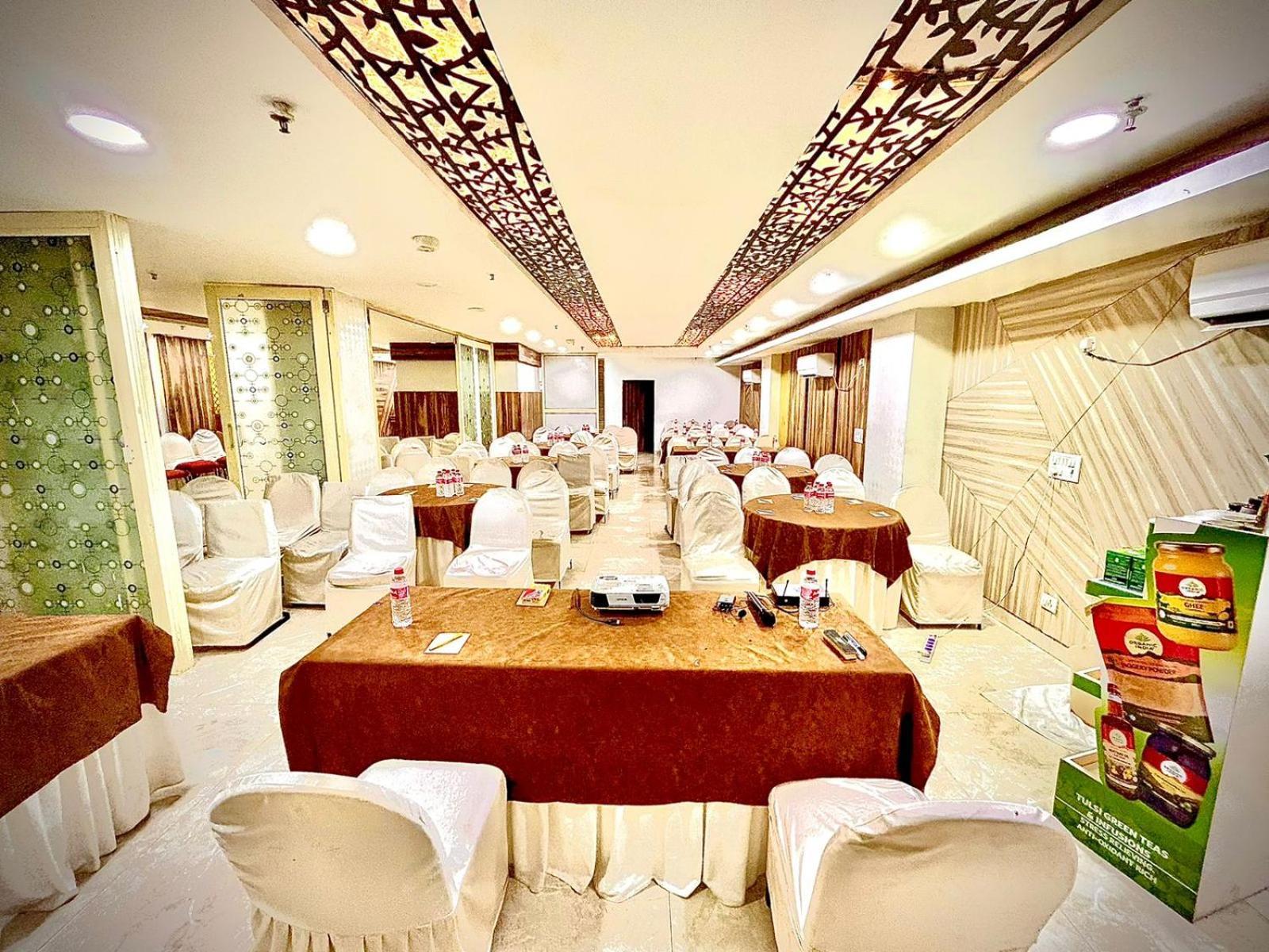 Hotel The Tomar Hospitality Nuova Delhi Esterno foto